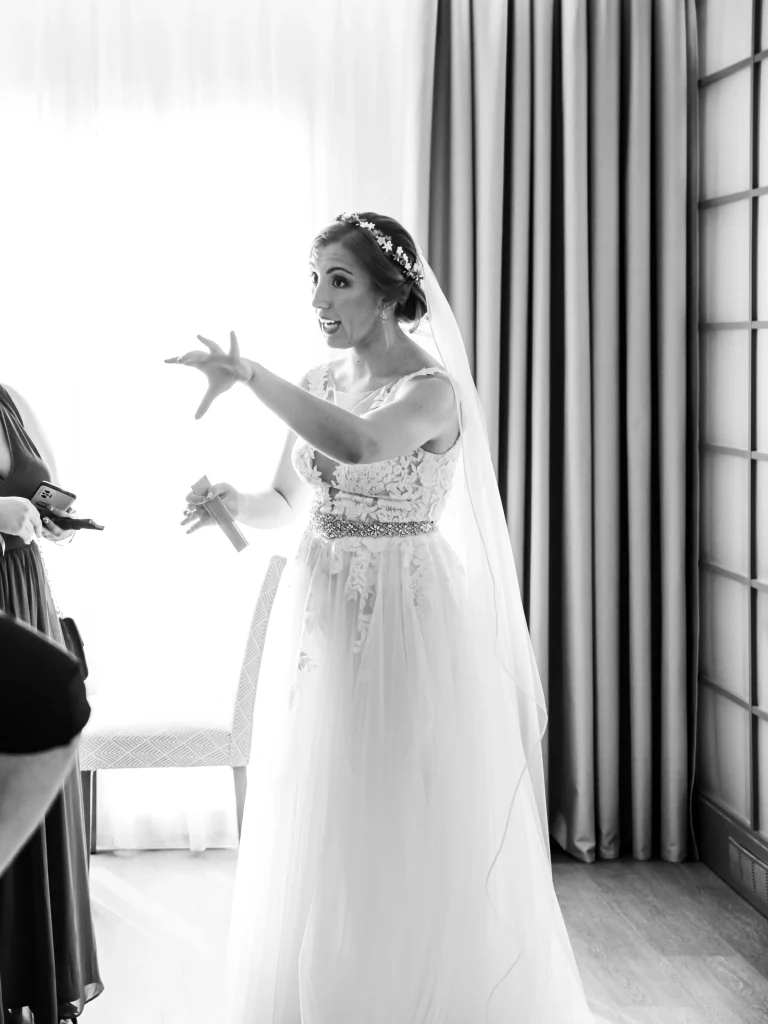 Nerea, de Serendipia Weddings, dando instrucciones el día de su boda (antes de ser wedding planner).